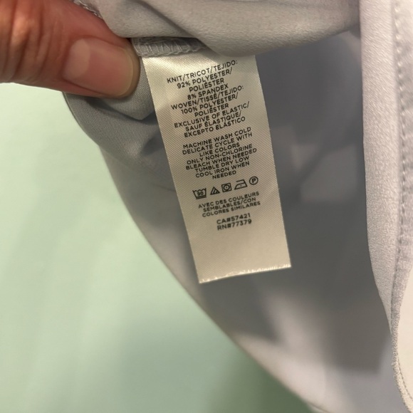 ⭐️ 3/$21 ⭐️Ann Taylor Gray Blue Sleeveless Blouse with Ruched Collar Size M​ - Picture 4 of 7